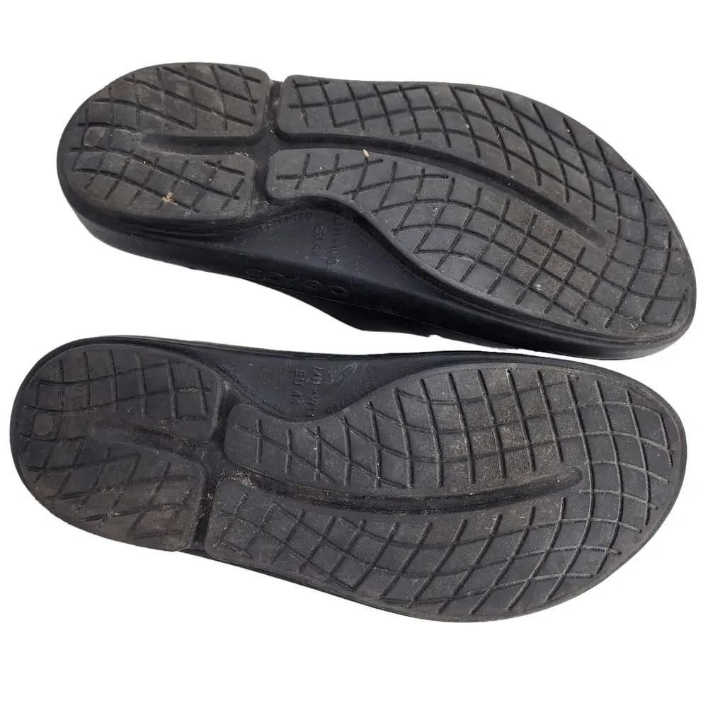 OOFOS recovery preowned size